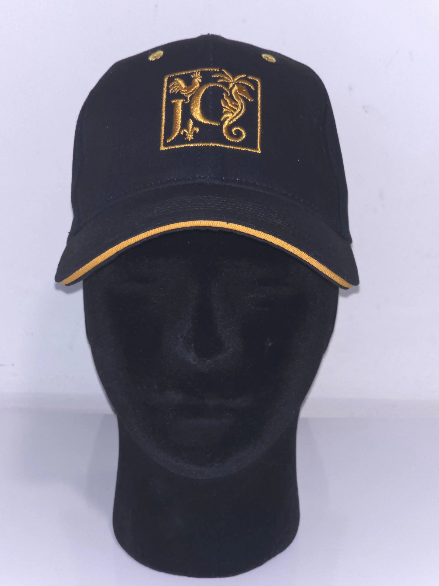 Casquette Black & Gold - Streetwear Élégant et Moderne JCC.COM
